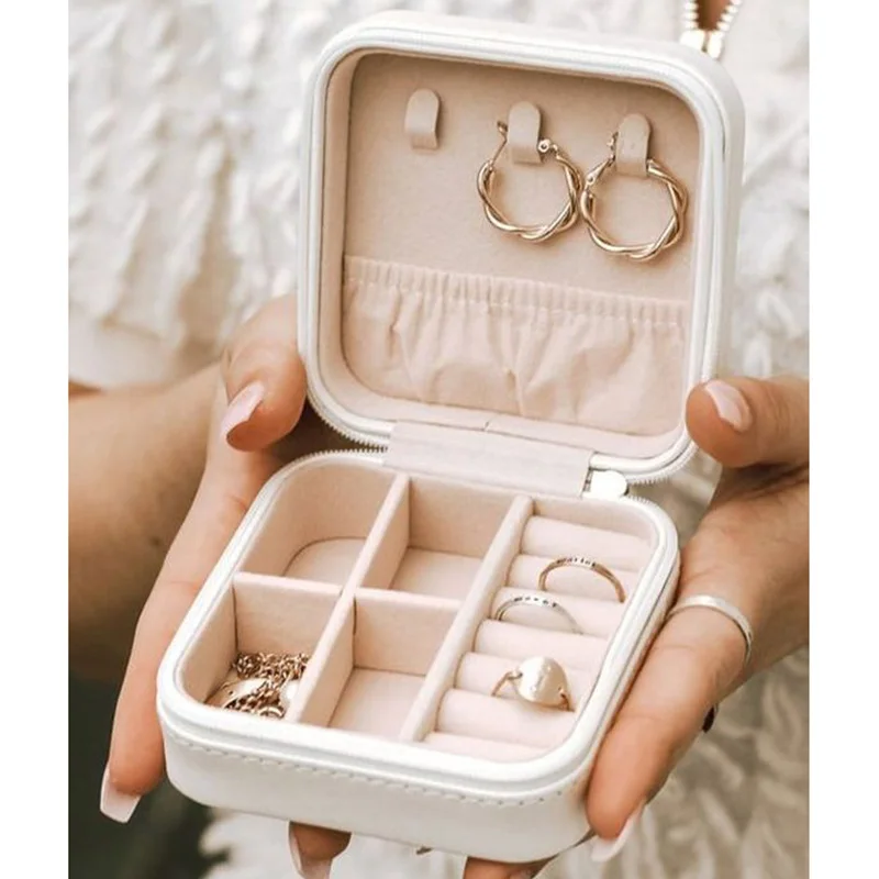 Gold Alphabet Flower Jewelry B - Bar Cart Gold 评论和价格