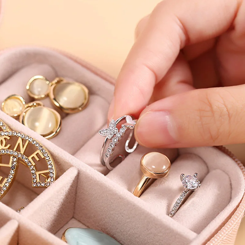 Gold Alphabet Flower Jewelry B - Bar Cart Gold 评论和价格